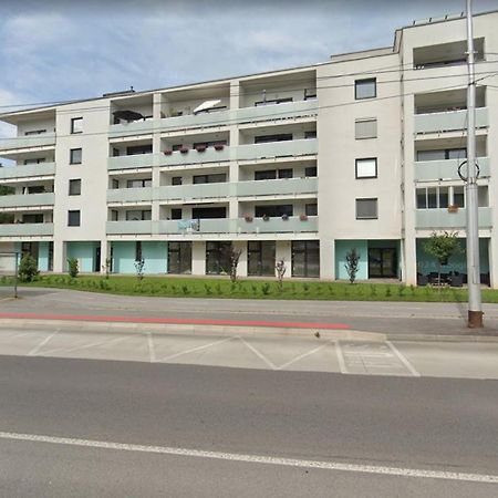Alure Residences 1 & 24H Self Check-In, Free Parking In Front Of The Apartment Building, New Building, Terrace, Cafe With Breakfast In The Apartment Building, Next To The Aqua Park 반스카비스트리카 외부 사진