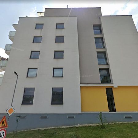 Alure Residences 1 & 24H Self Check-In, Free Parking In Front Of The Apartment Building, New Building, Terrace, Cafe With Breakfast In The Apartment Building, Next To The Aqua Park 반스카비스트리카 외부 사진
