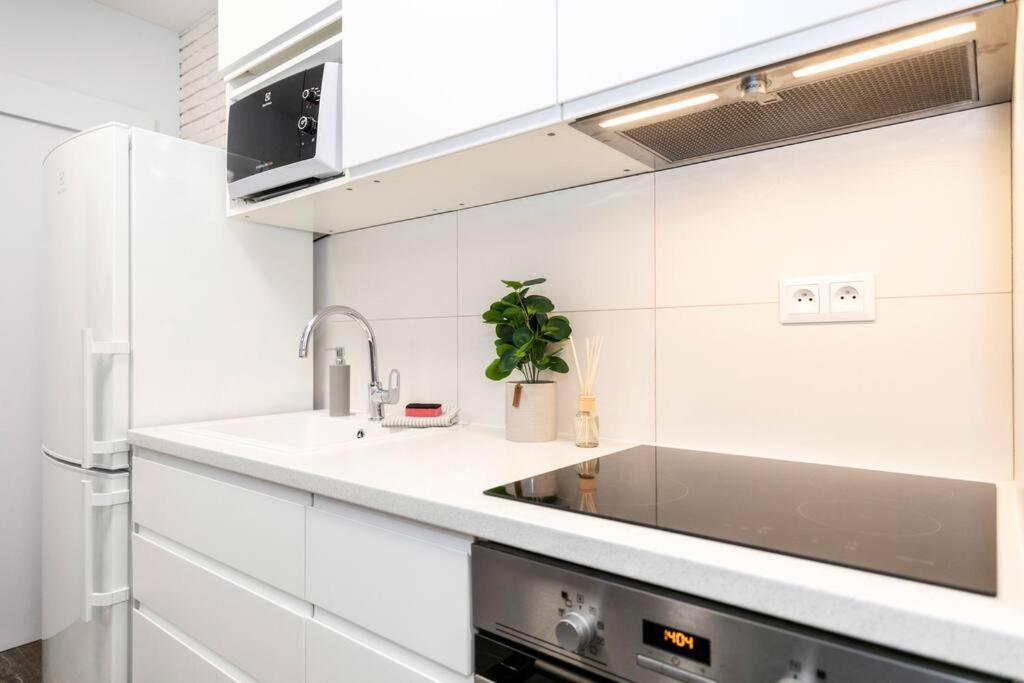 Alure Residences 1 & 24H Self Check-In, Free Parking In Front Of The Apartment Building, New Building, Terrace, Cafe With Breakfast In The Apartment Building, Next To The Aqua Park 반스카비스트리카 외부 사진