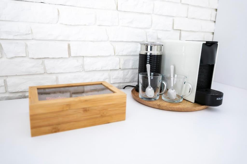 Alure Residences 1 & 24H Self Check-In, Free Parking In Front Of The Apartment Building, New Building, Terrace, Cafe With Breakfast In The Apartment Building, Next To The Aqua Park 반스카비스트리카 외부 사진