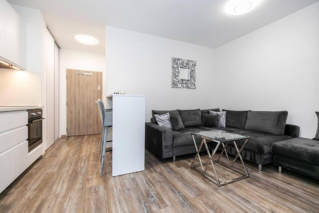Alure Residences 1 & 24H Self Check-In, Free Parking In Front Of The Apartment Building, New Building, Terrace, Cafe With Breakfast In The Apartment Building, Next To The Aqua Park 반스카비스트리카 외부 사진