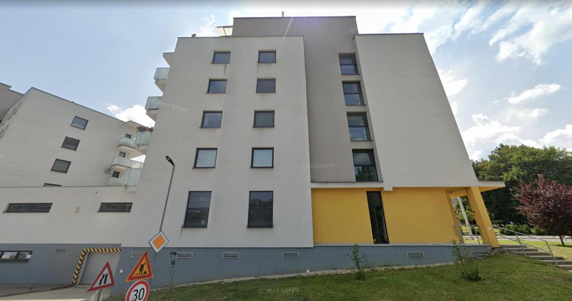 Alure Residences 1 & 24H Self Check-In, Free Parking In Front Of The Apartment Building, New Building, Terrace, Cafe With Breakfast In The Apartment Building, Next To The Aqua Park 반스카비스트리카 외부 사진